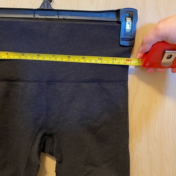 Lululemon capris - Picture 4 of 4